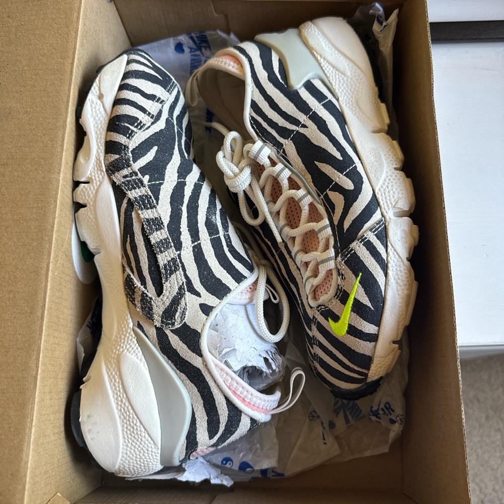 Nike Air Footscape
Olivia Kim No Cover women’s